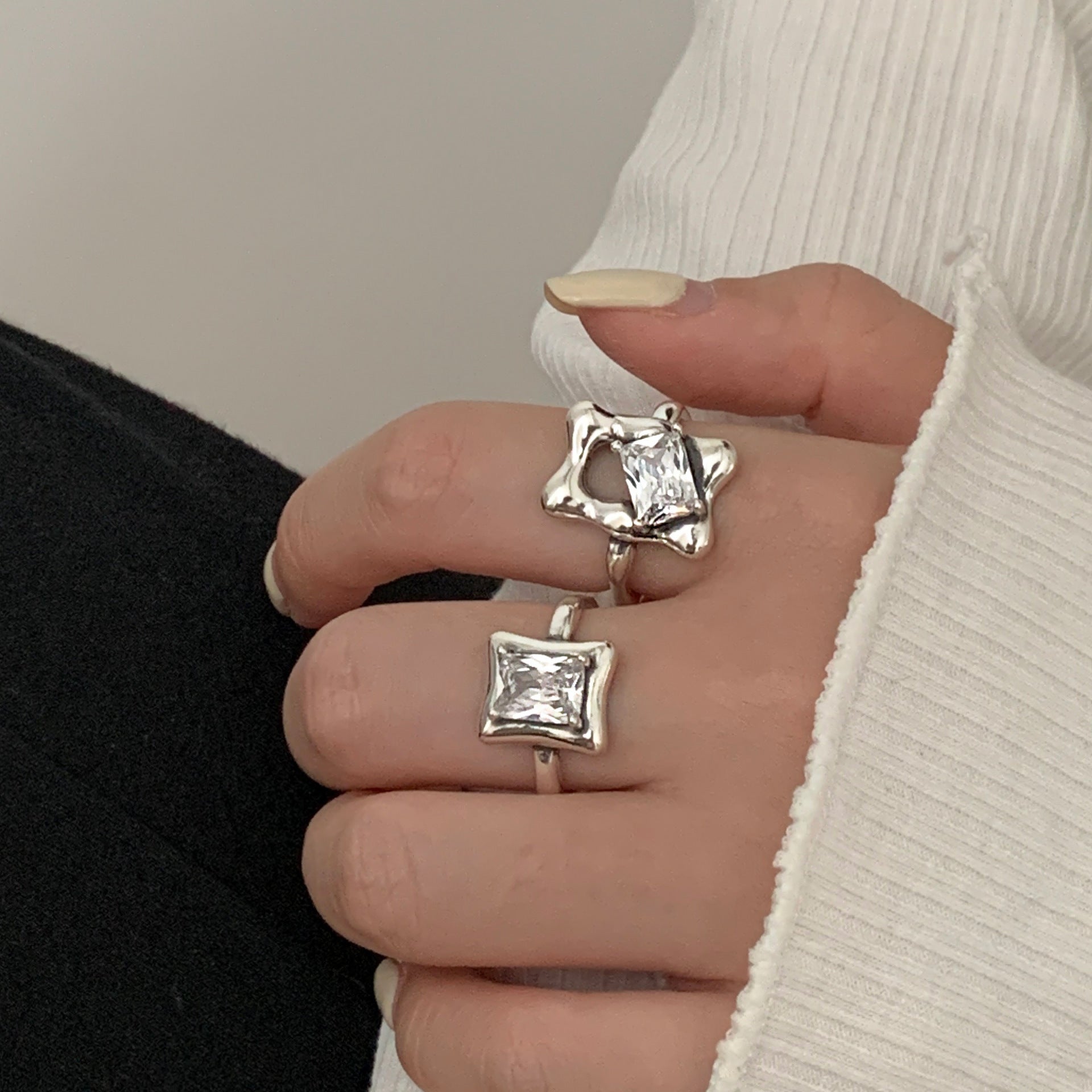 Unregelmäßiger Zirkonia-Ring