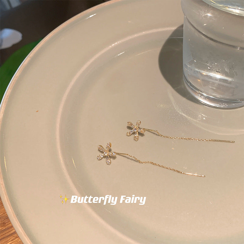 Glänzende Diamant-Blumen-Ohrringe