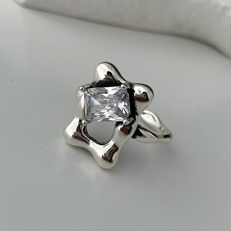 Unregelmäßiger Zirkonia-Ring