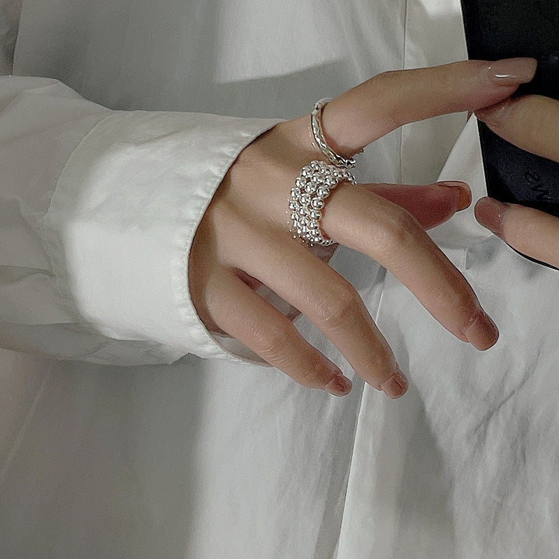 Mehrschichtiger kleiner Silberkugelring