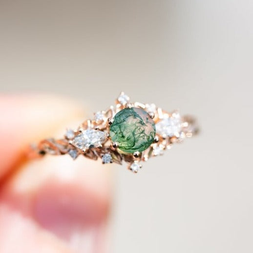 Runder Moosachat-Ring mit Akzent aus labordiamant