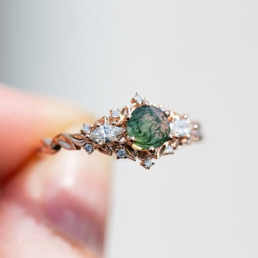 Runder Moosachat-Ring mit Akzent aus labordiamant