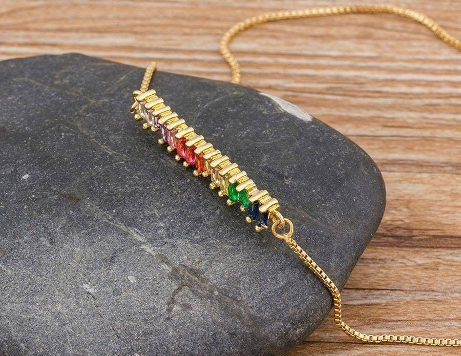 Die Regenbogen-Halskette mit Smaragdschliff