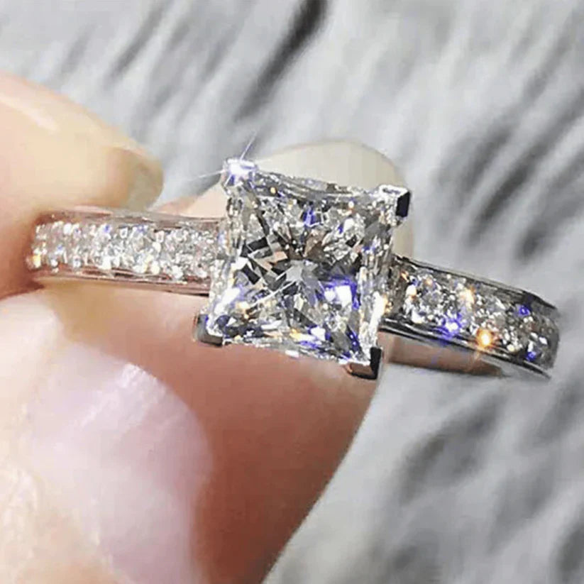 Leontina Gualtieri Ring | Weißgold 18k