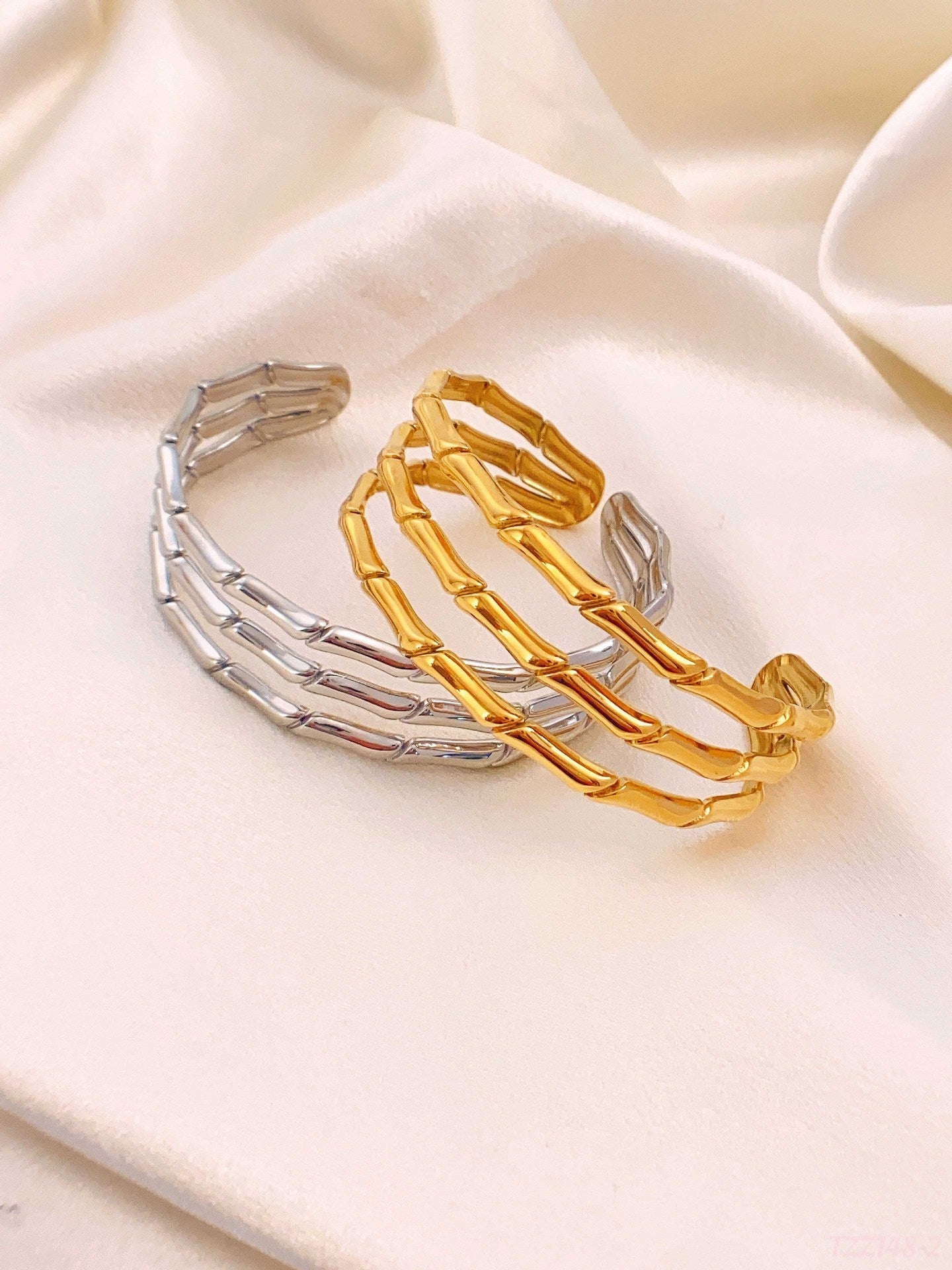 Cece C-förmiges Titan-Stahl-Armband - Silber