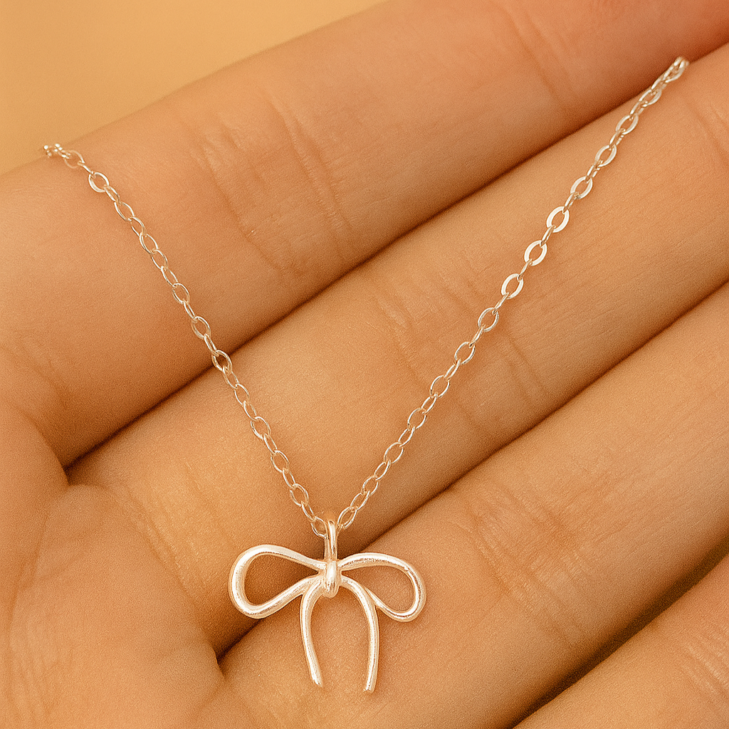 Elegante minimalistische Anhänger-Halskette mit Schleife und Knoten