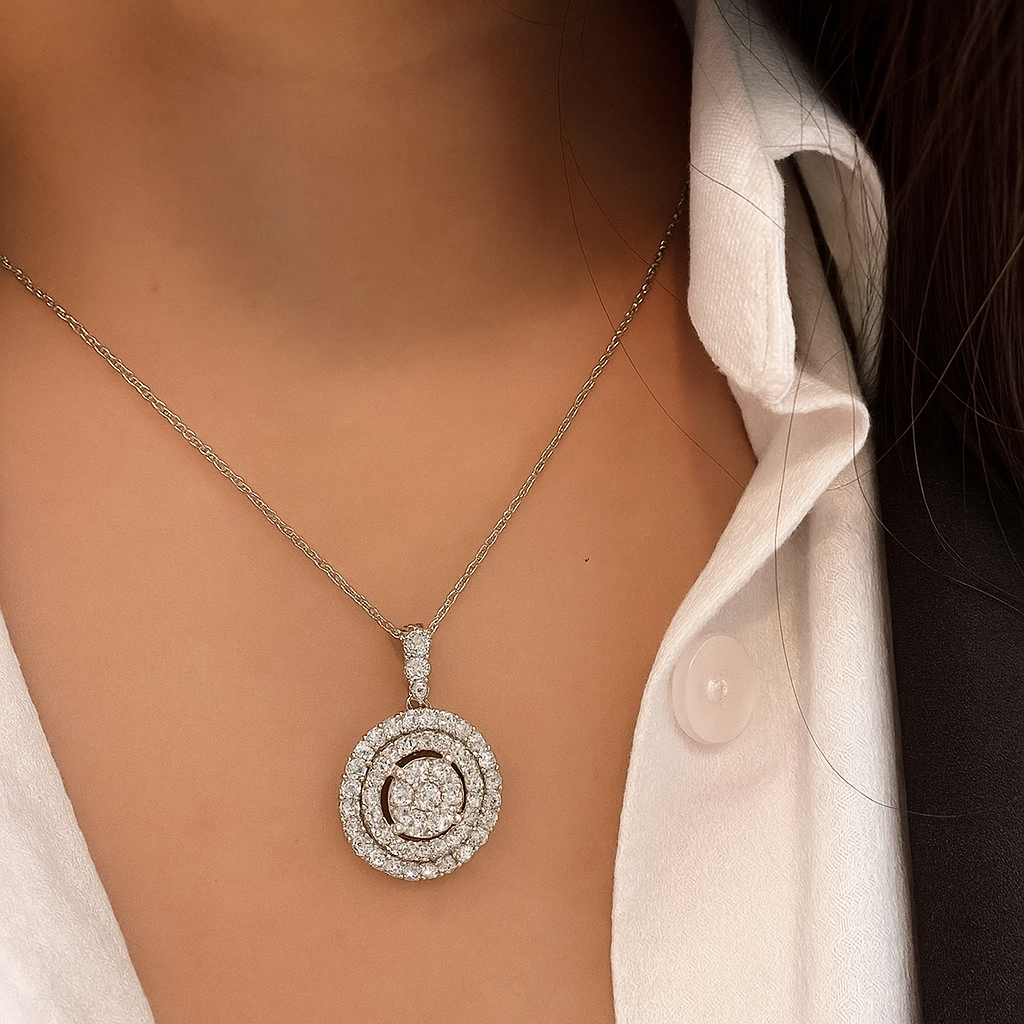 Luxuriöser glänzender runder Zirkonia-Anhänger Halskette