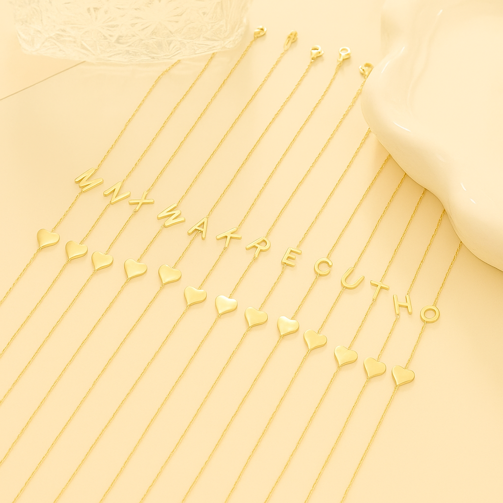 Zierliche Gold Sideways Initial & Herz Choker Halskette - A-Z Buchstaben für Frauen