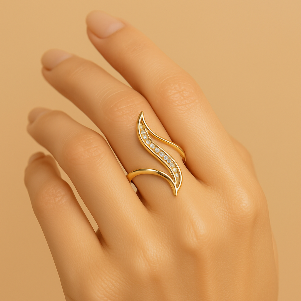 Schicker Statement-Ring - Vergoldet mit funkelnden Steinen