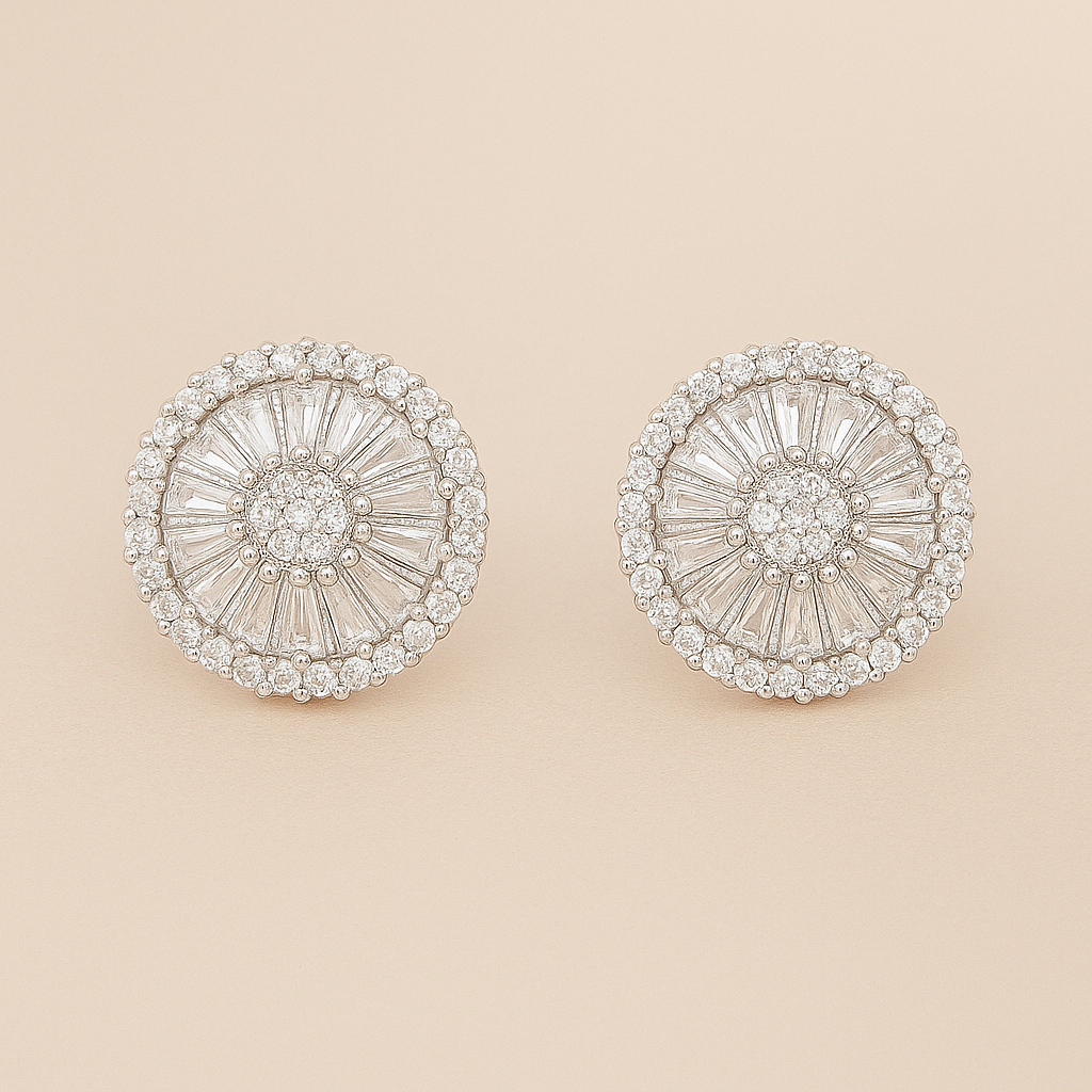 Vergoldete geometrische Ohrstecker mit synthetischen Zirkonia