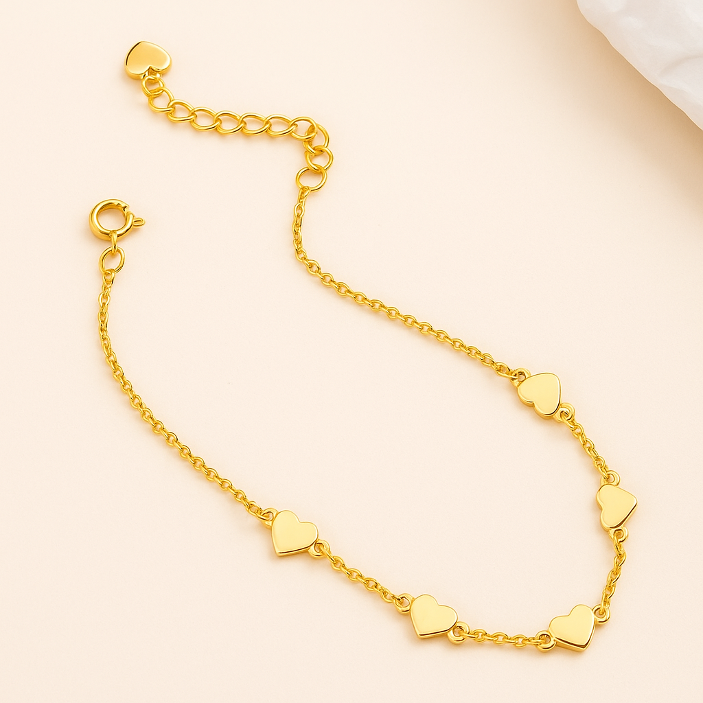 Minimalistisches plattiertes Armband mit Herzanhänger