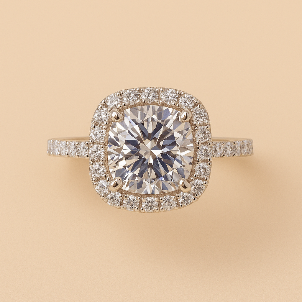 Quadratischer Halo-Ring mit Laborgezüchtetem Zirkonia