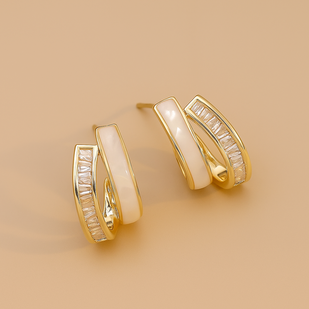 Elegante doppellagige Ohrringe in C-Form aus Gold