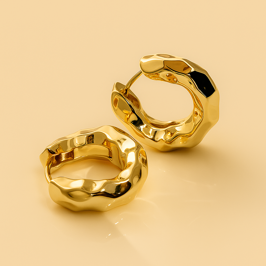 Elegante plissierte Mini-Reifenohrringe aus Kupfer