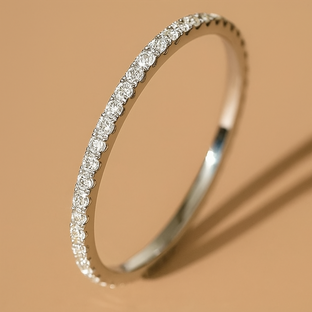 Silberner Damenring mit funkelndem Zirkonia