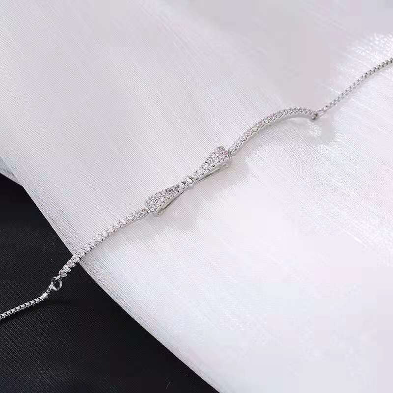 Das Zoey Fliegenarmband