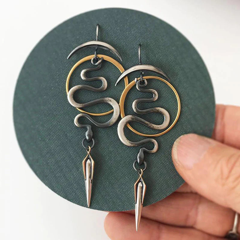 Unregelmäßige geometrische Spiral-Ohrringe mit Serpentin