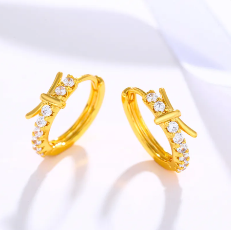 Luxuriöse Ohrringe mit Zirkonia-Intarsien