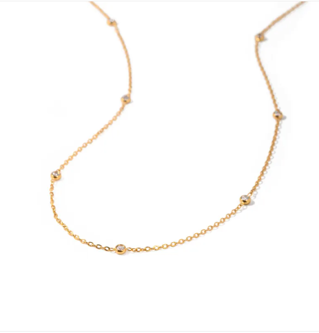 Raffinierte Halskette - Detail aus Goldperlen