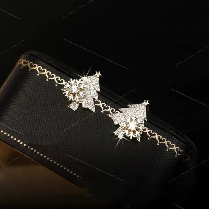 Glänzende Weihnachtsbaum-Ohrringe