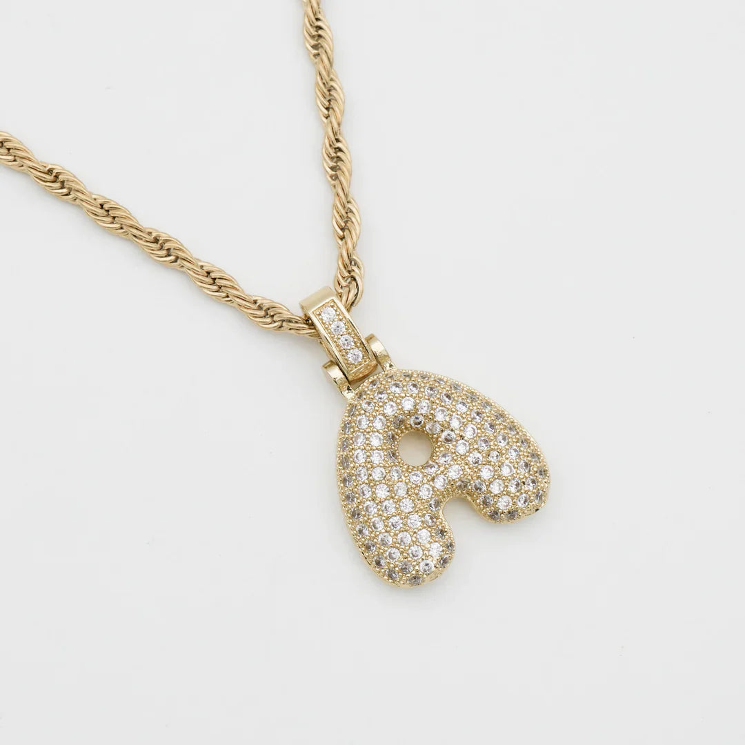 Halskette mit Pavé-Bubble-Initiale
