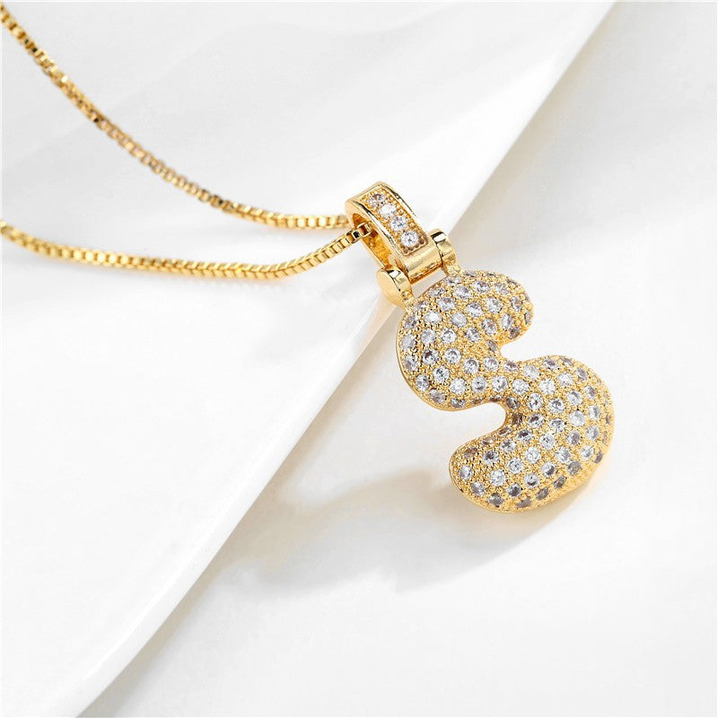 Halskette mit Pavé-Bubble-Initiale