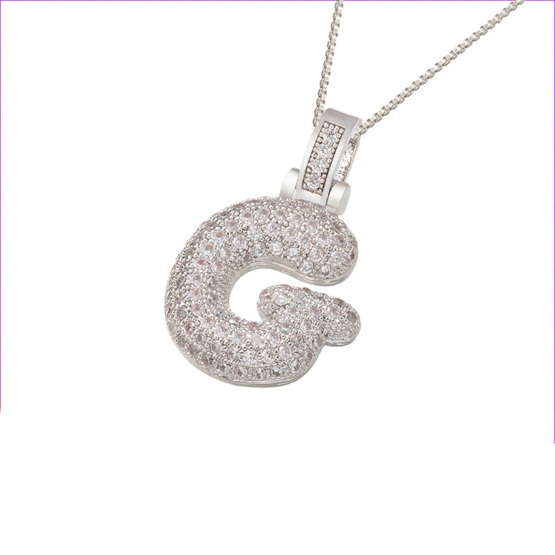 Halskette mit Pavé-Bubble-Initiale