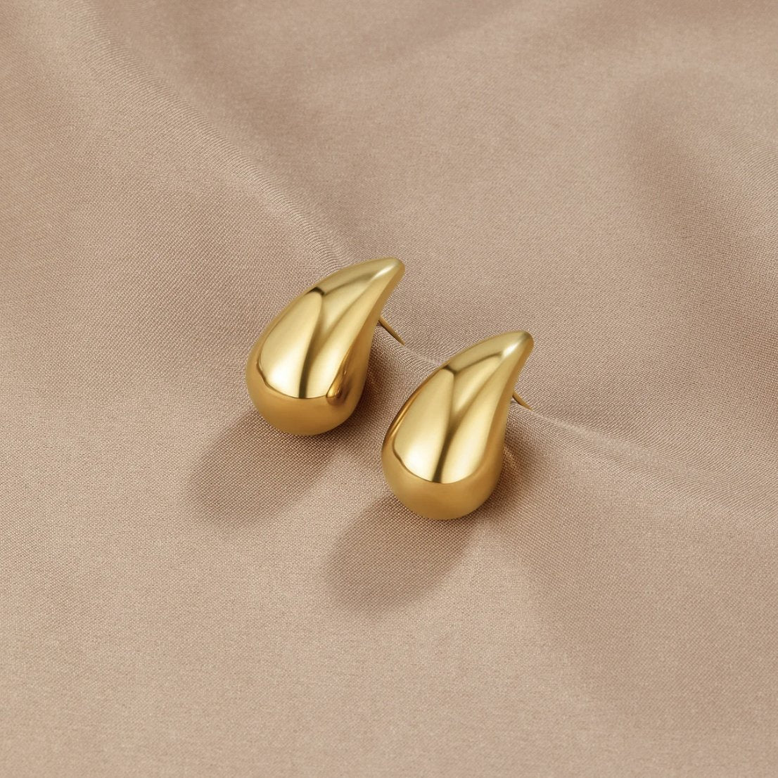 Ame – Goldene Tropfenohrringe