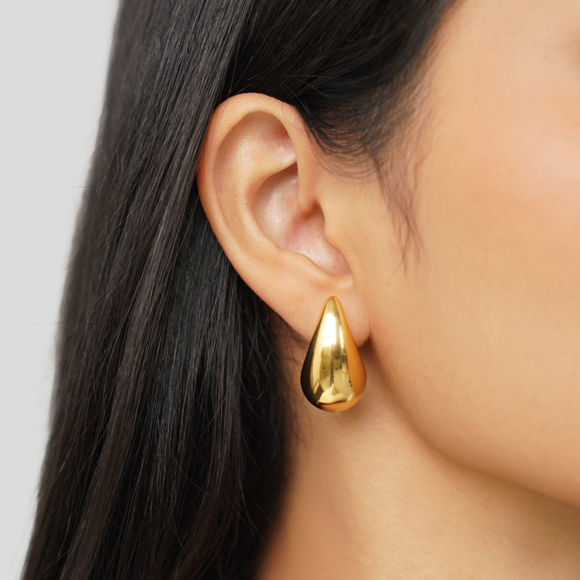 Ame – Goldene Tropfenohrringe