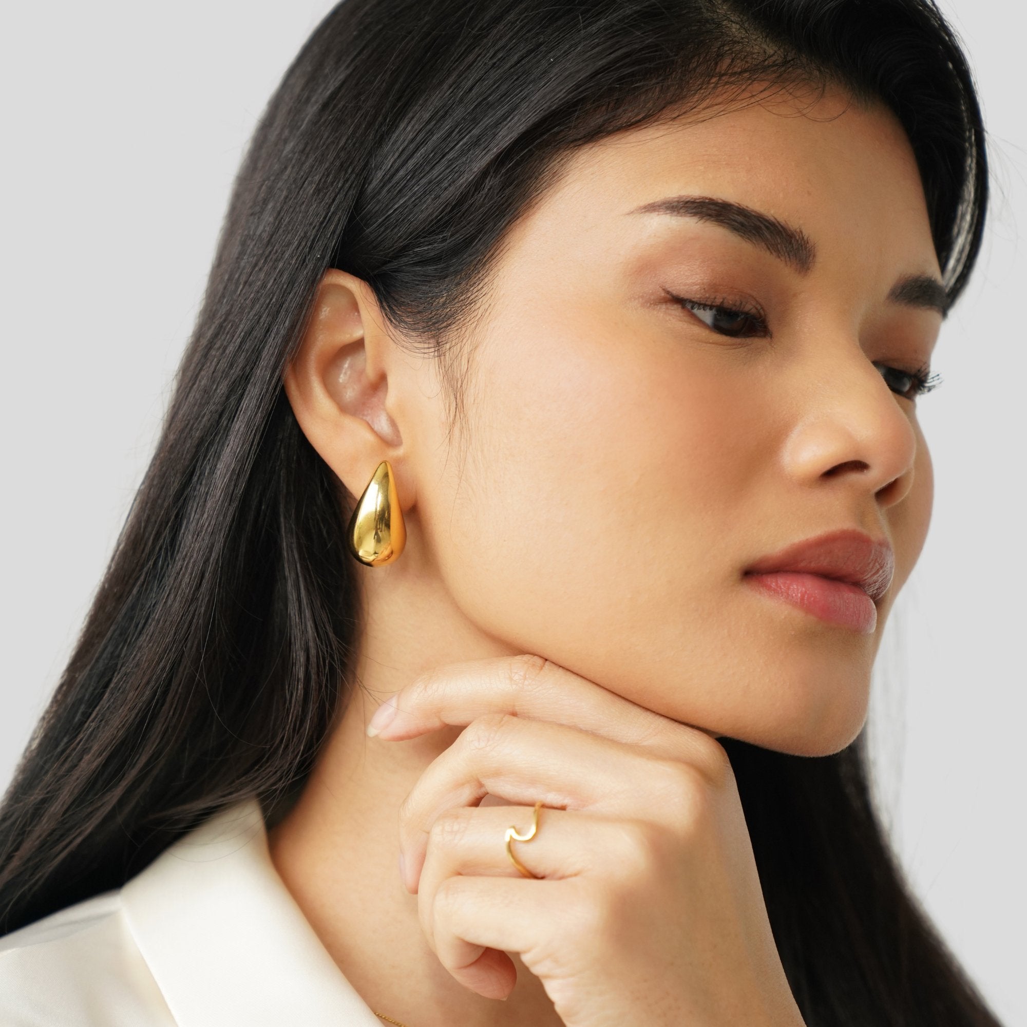 Ame – Goldene Tropfenohrringe