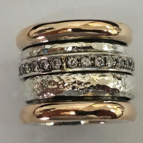 Mehrlagiger, massiver Ring im Vintage-Stil – goldfarben