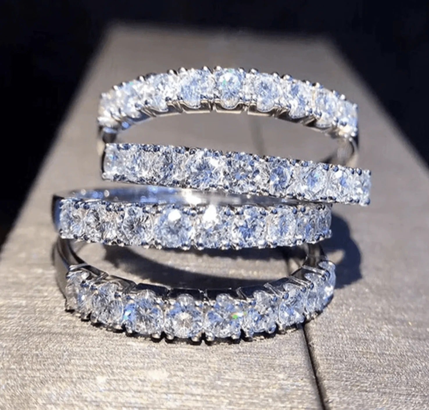 Der Daybreak Daisy Band Ring