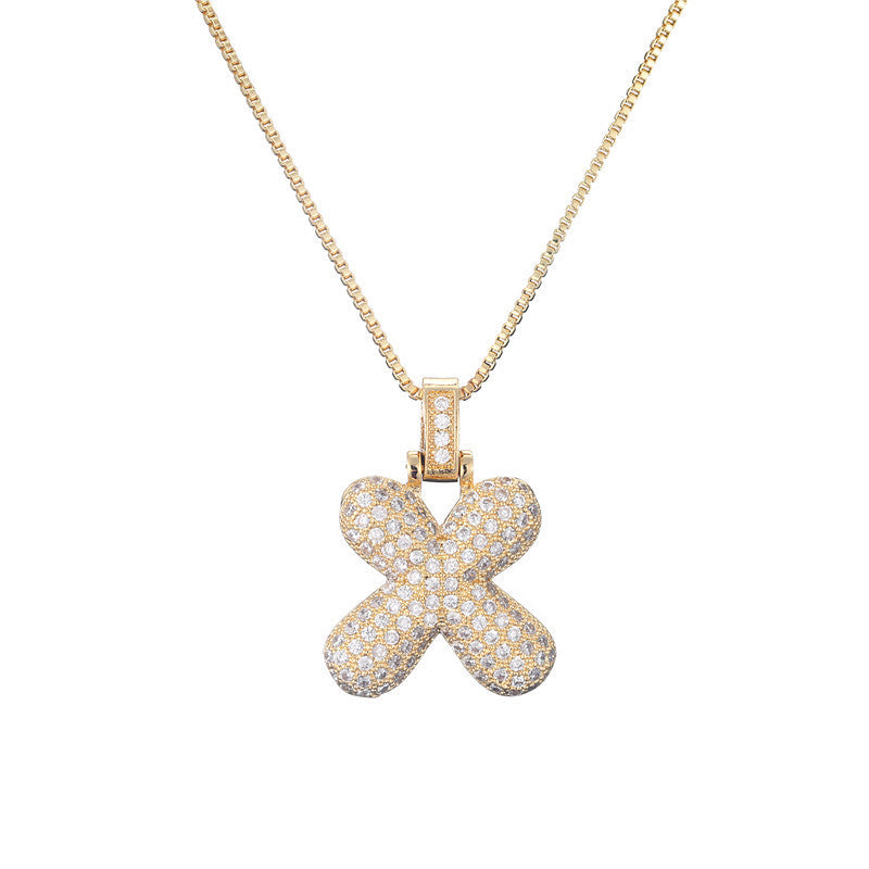 Halskette mit Pavé-Bubble-Initiale