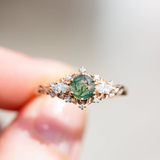 Runder Moosachat-Ring mit Akzent aus labordiamant