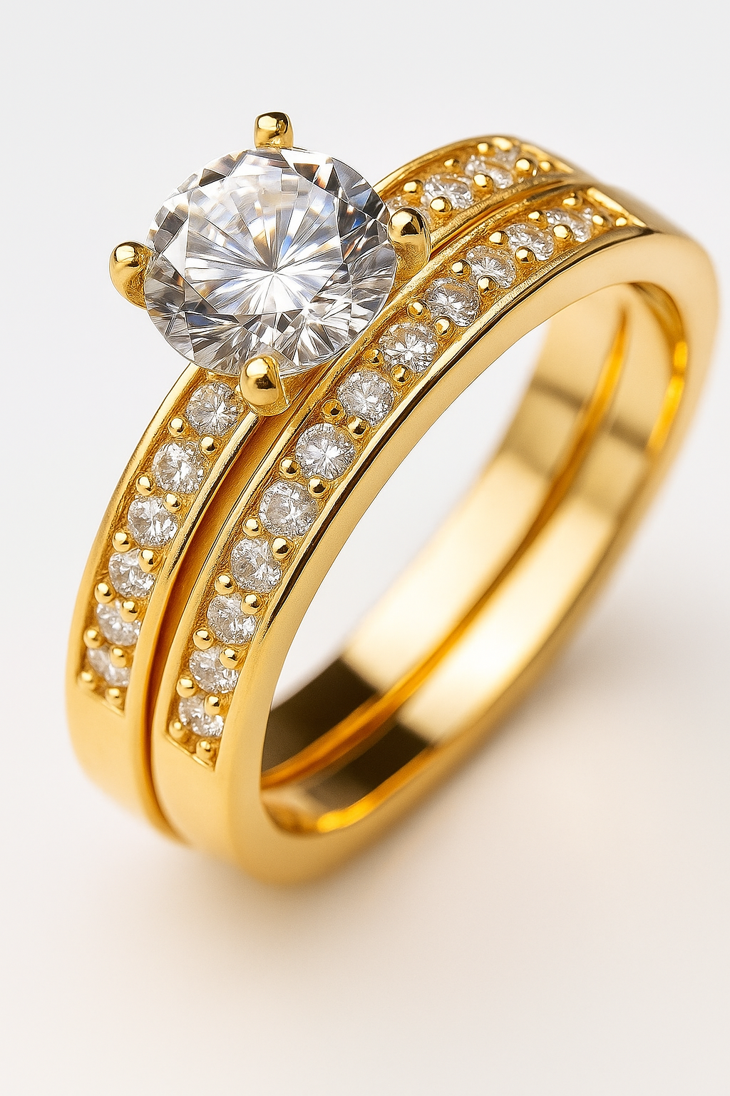 Luxuriöser & eleganter Verlobungsring aus Gold mit Zirkonia-Imitat