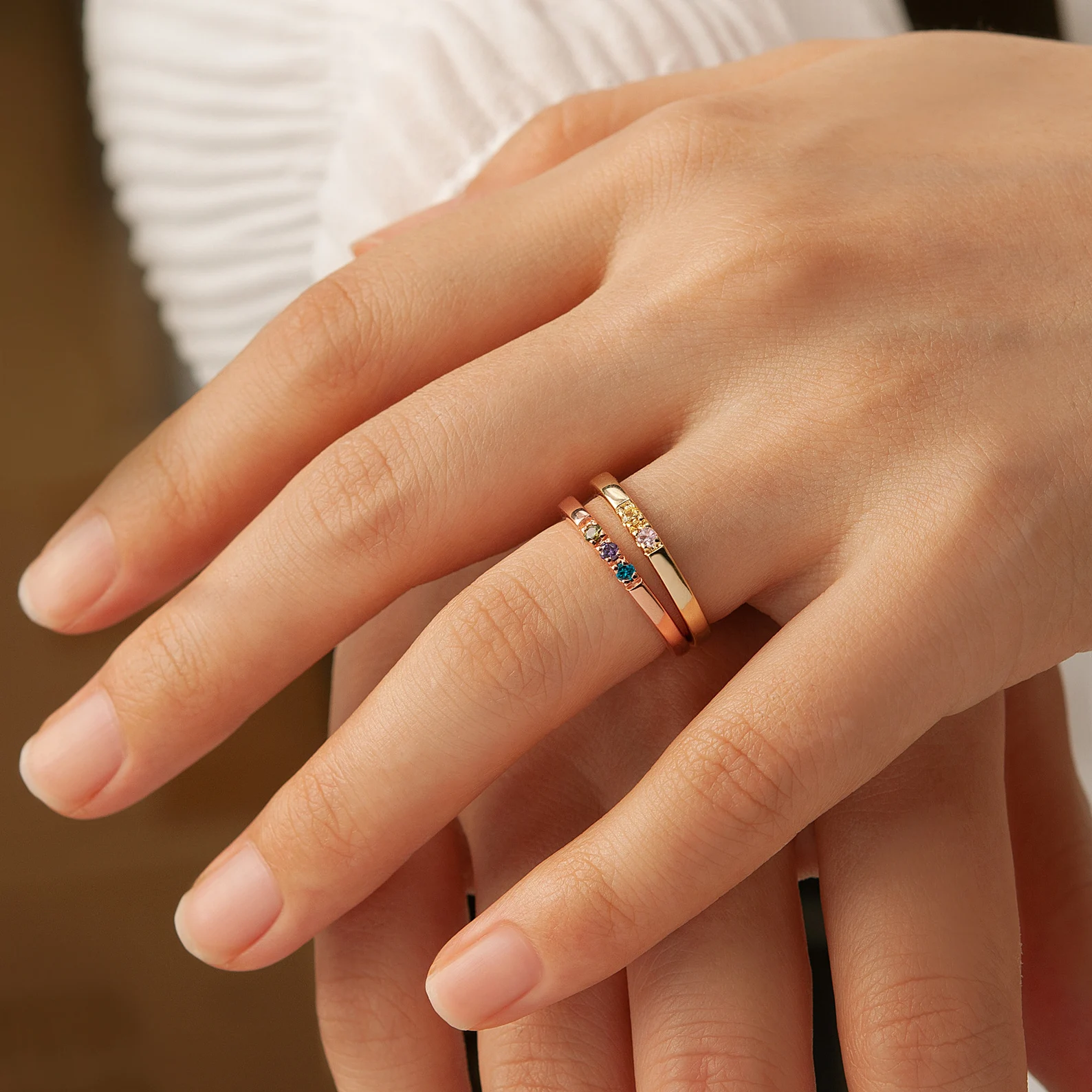 Zarter Goldener Geburtsstein-Ring – Familienschmuck mit Bedeutung