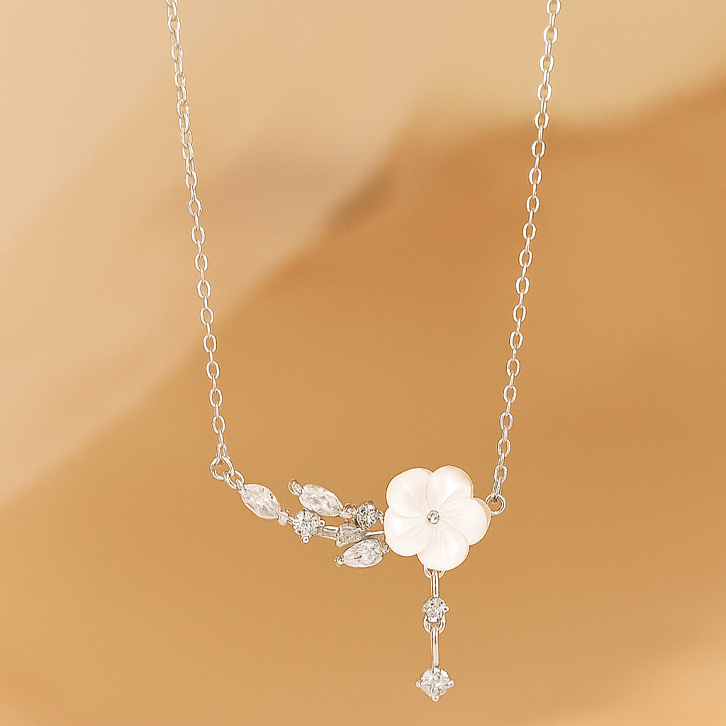 Luxuriöse Kamelien-Quasten-Anhänger-Halskette