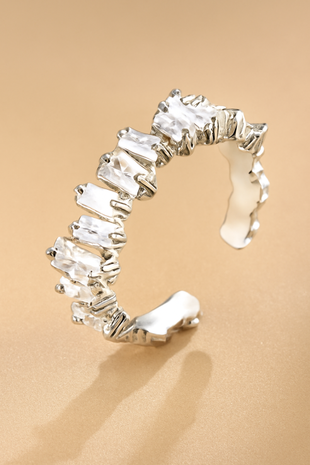 Ring mit Strassstein und Hip-Hop Design