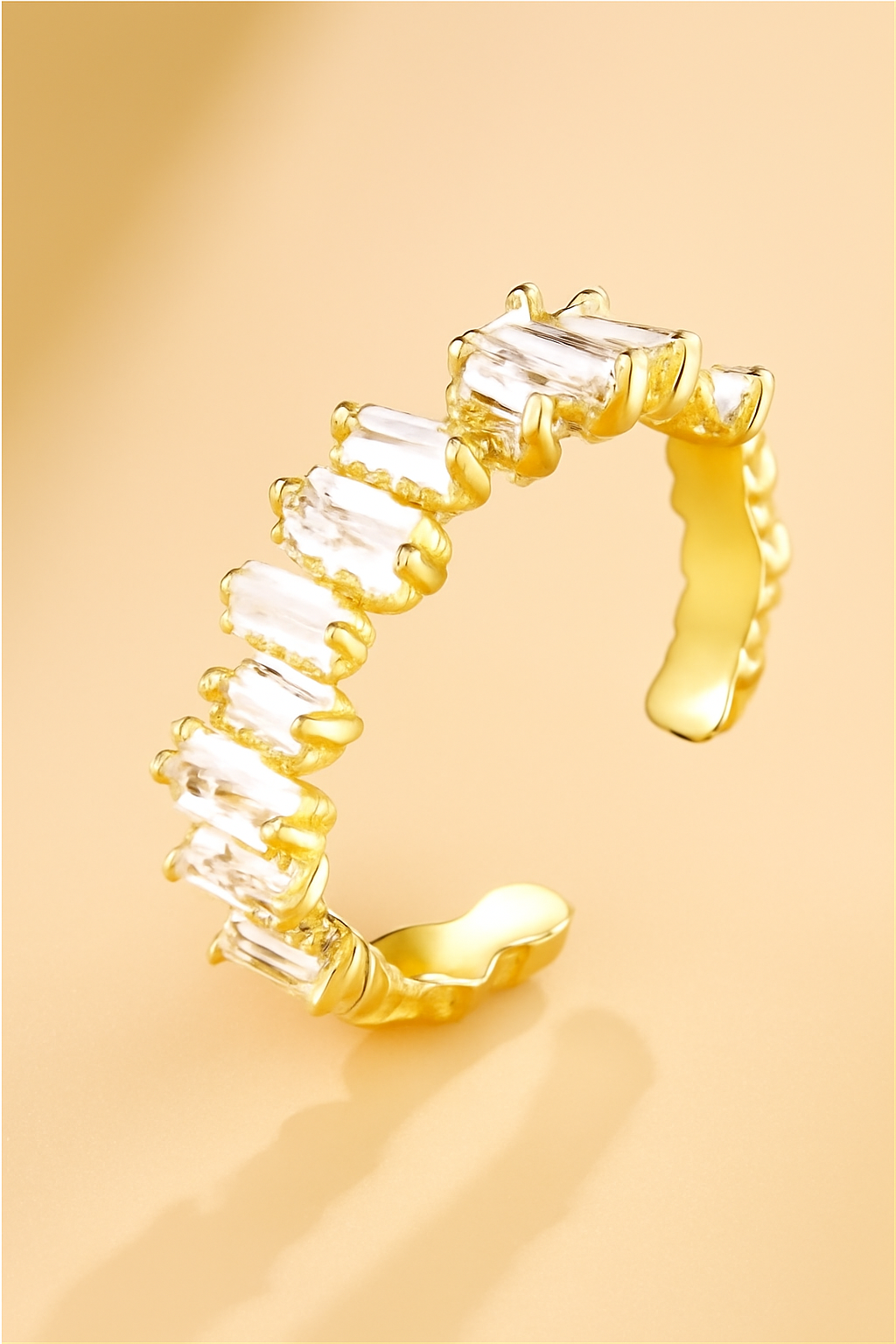 Ring mit Strassstein und Hip-Hop Design