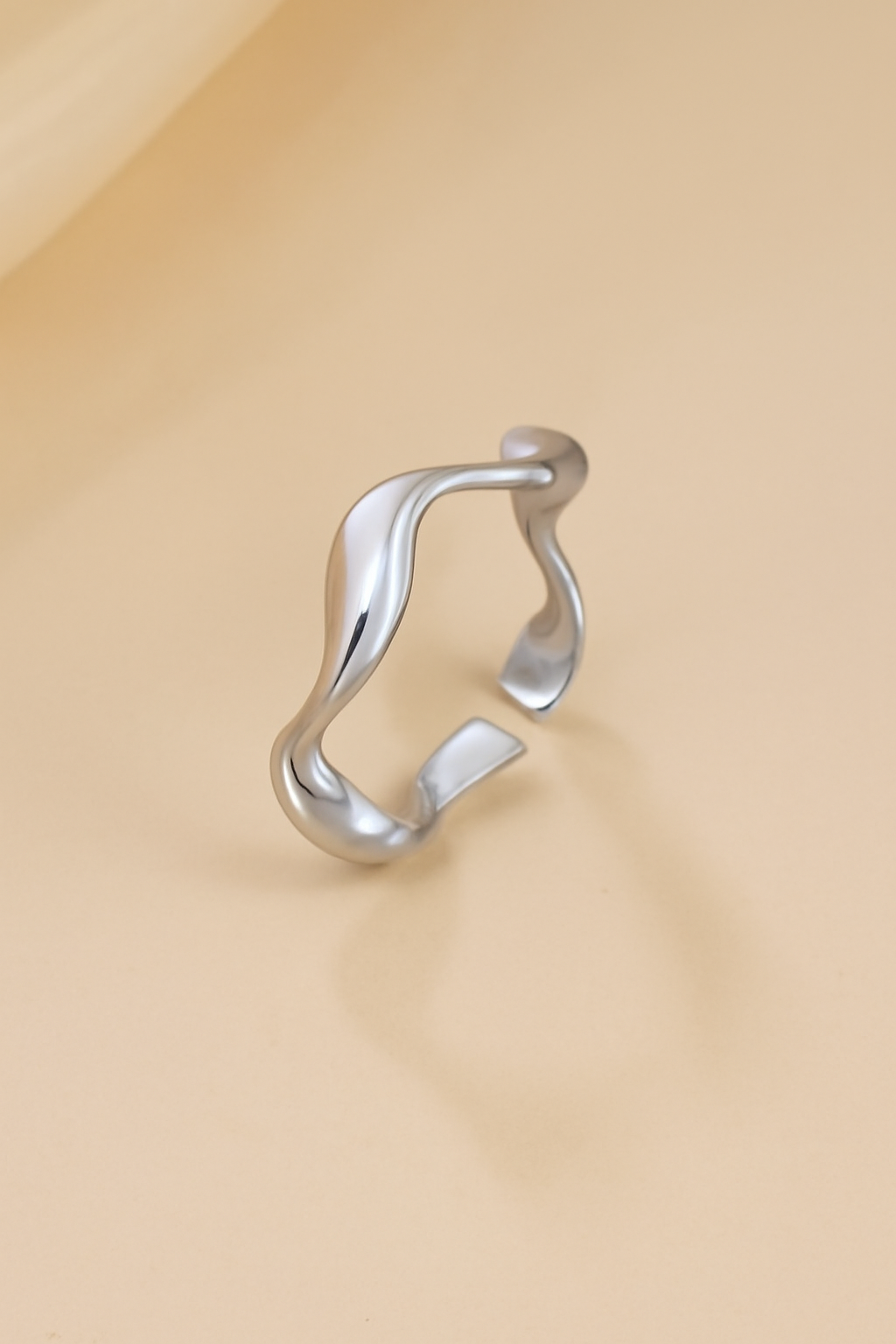 Zarter Vergoldeter offener Ring Wave - verstellbare Passform