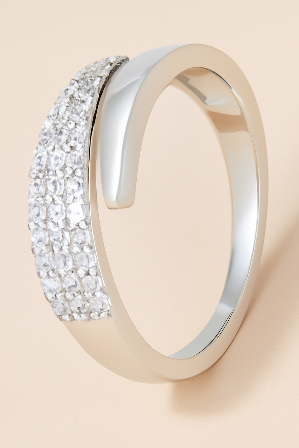 Damenring mit spitzem Flügelmotiv - synthetischer Zirkoniumdioxid