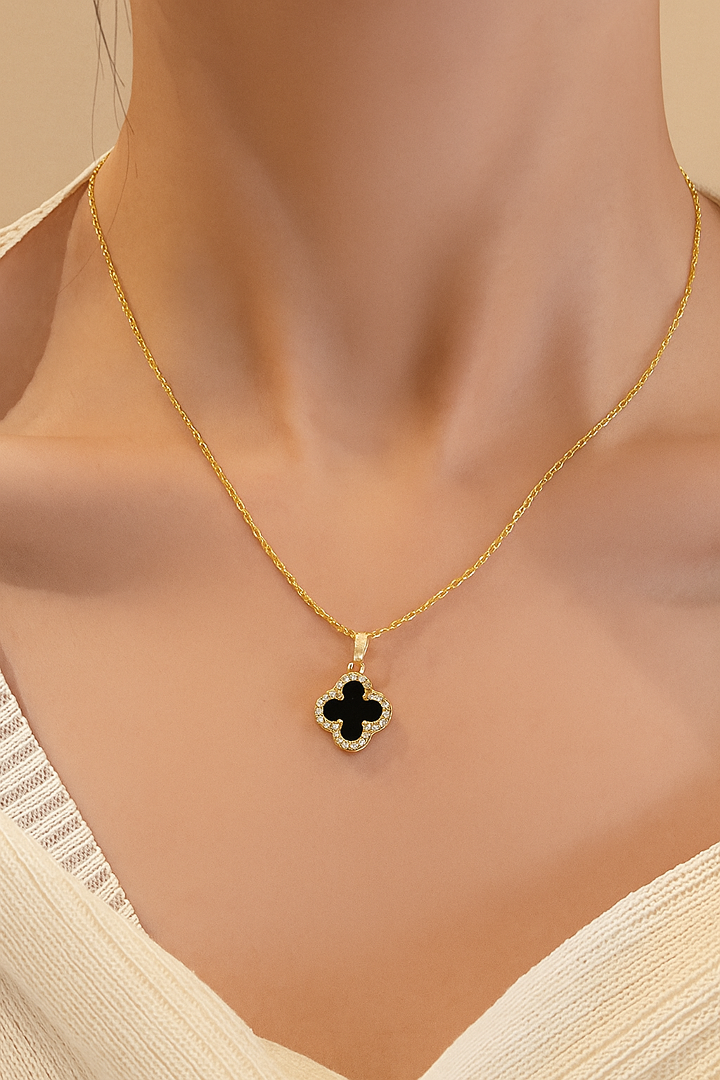Goldfarbene Kleeblatt-Anhänger-Halskette für Frauen