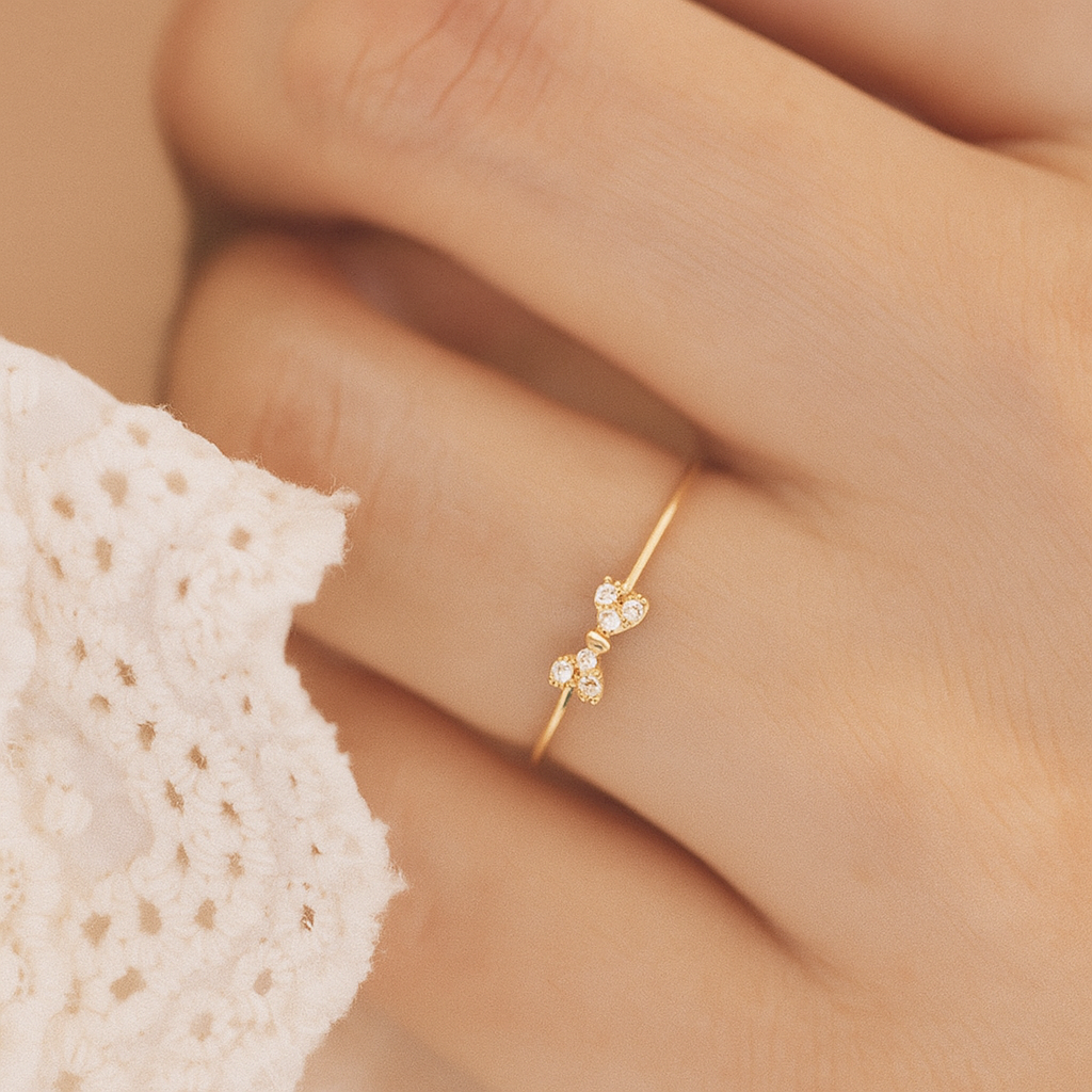 Ring mit feiner Zirkonia-Schleife im japanischen StilZilber