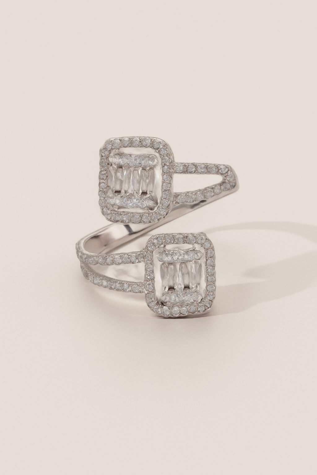 Ring aus goldfarbenem Kupfer mit Zirkoniumdioxid