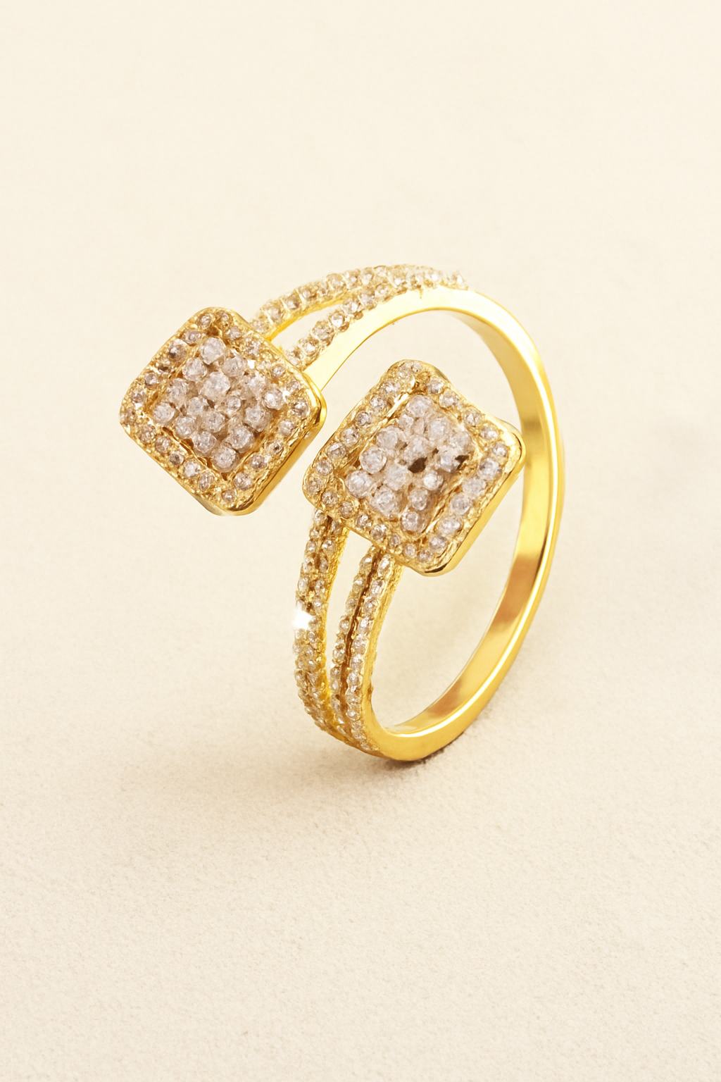 Ring aus goldfarbenem Kupfer mit Zirkoniumdioxid