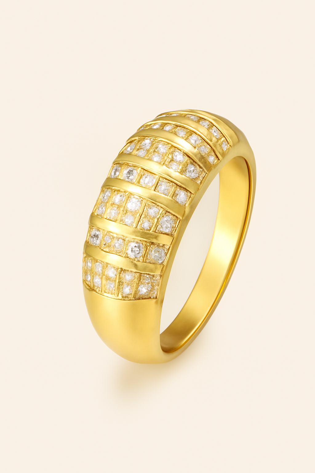 Eleganter Ring mit synthetischen Zirkonen im Vintage-Stil