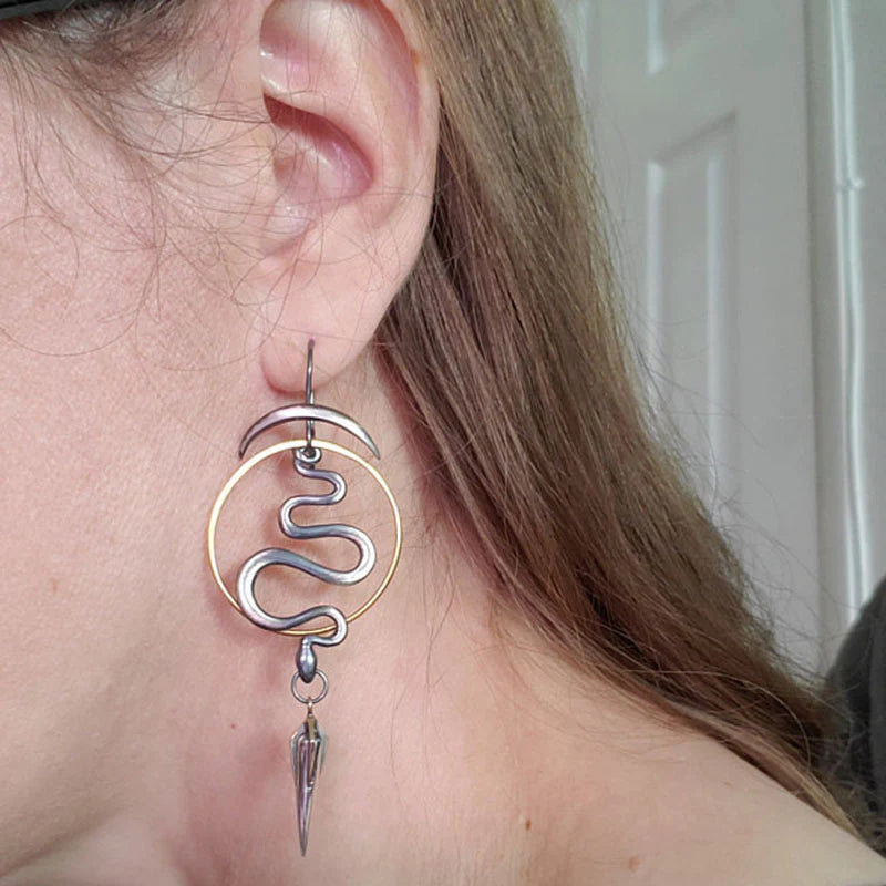 Unregelmäßige geometrische Spiral-Ohrringe mit Serpentin