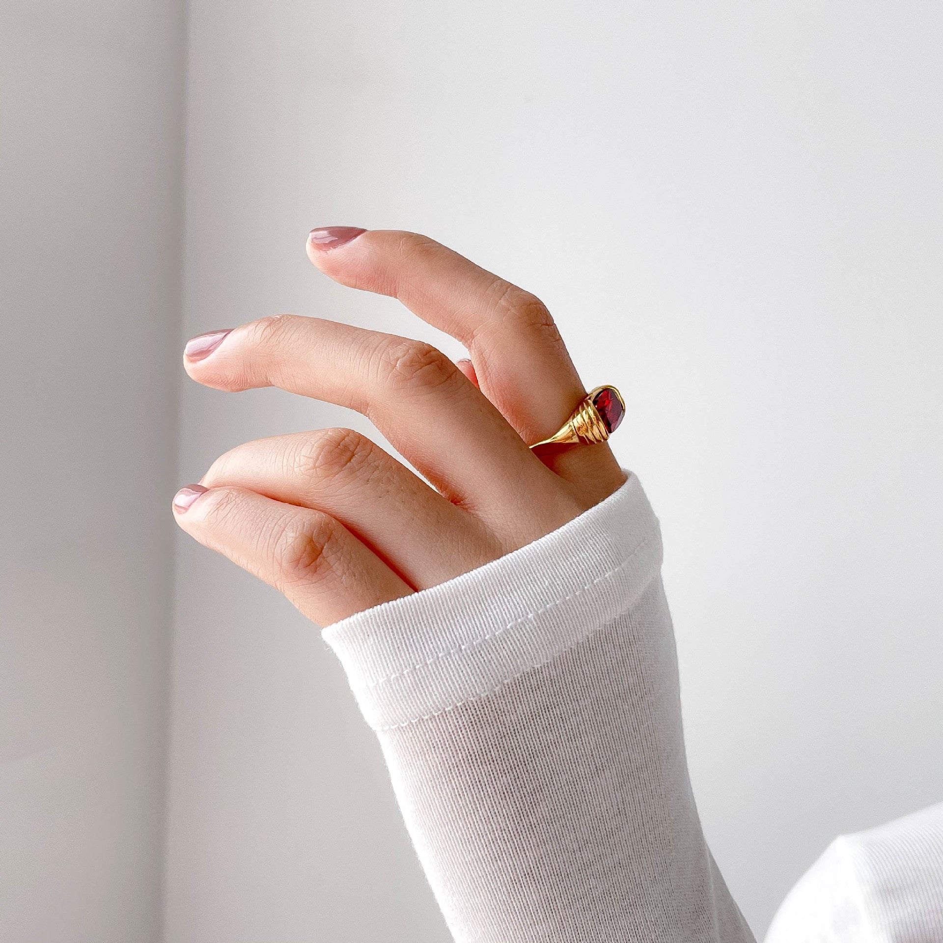 Karminroter Erbstückring