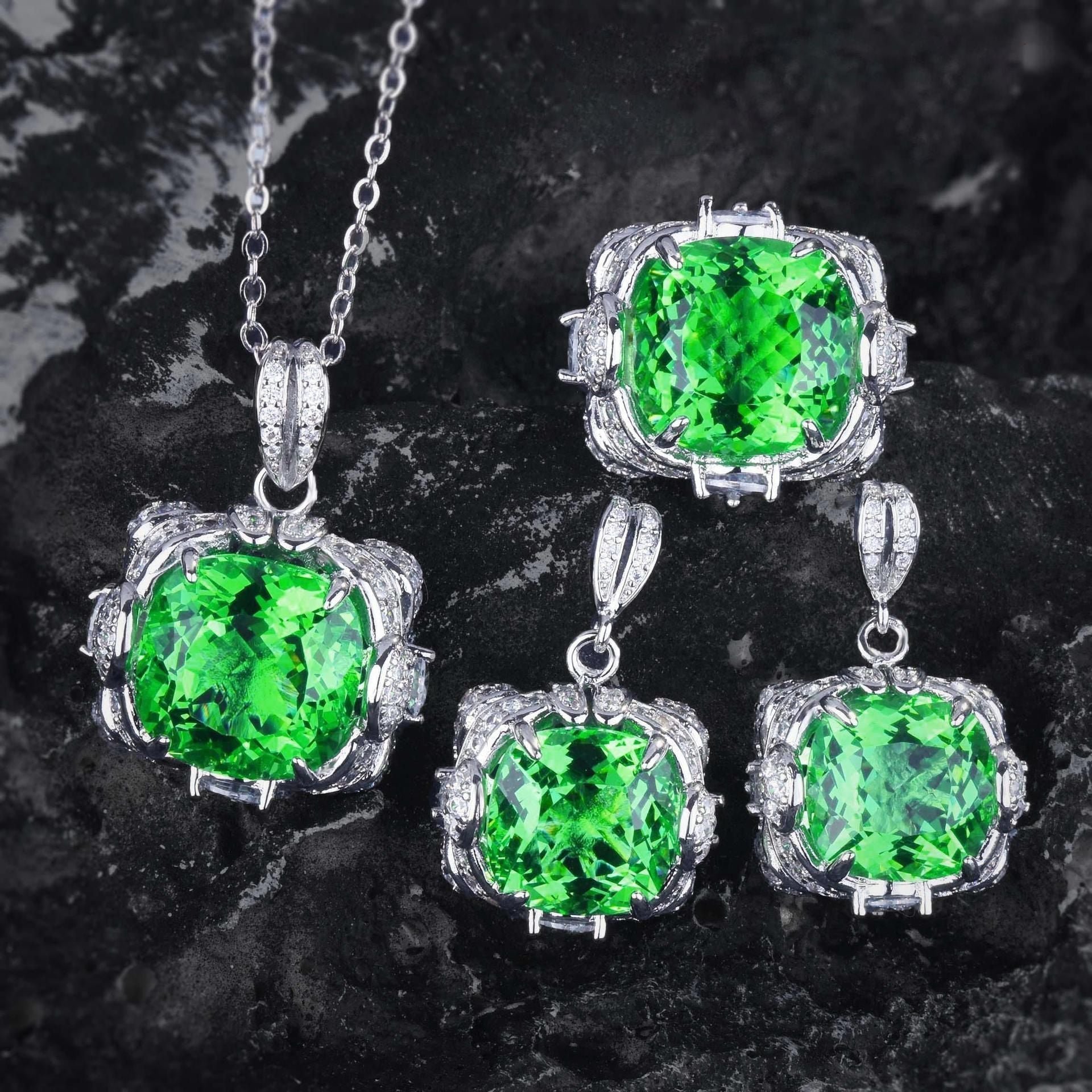 Velora Thandrelle Smaragd Grün Set | Weißgold