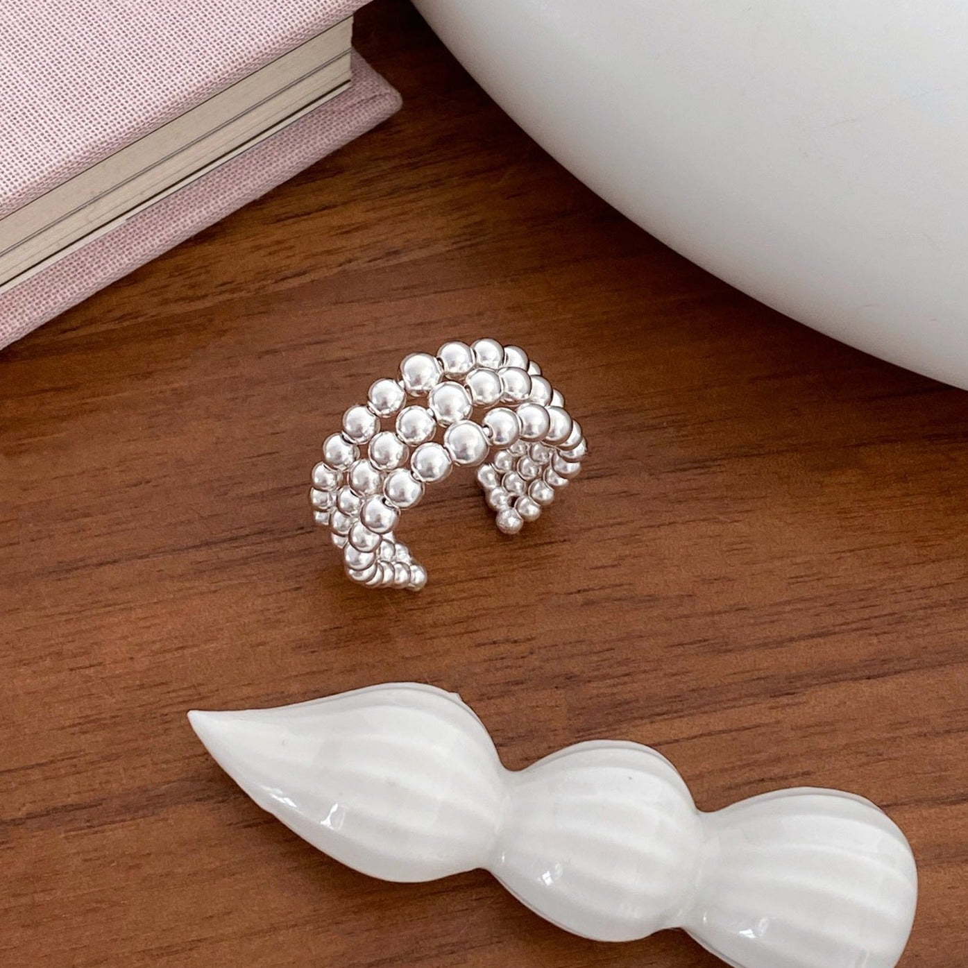 Mehrschichtiger kleiner Silberkugelring